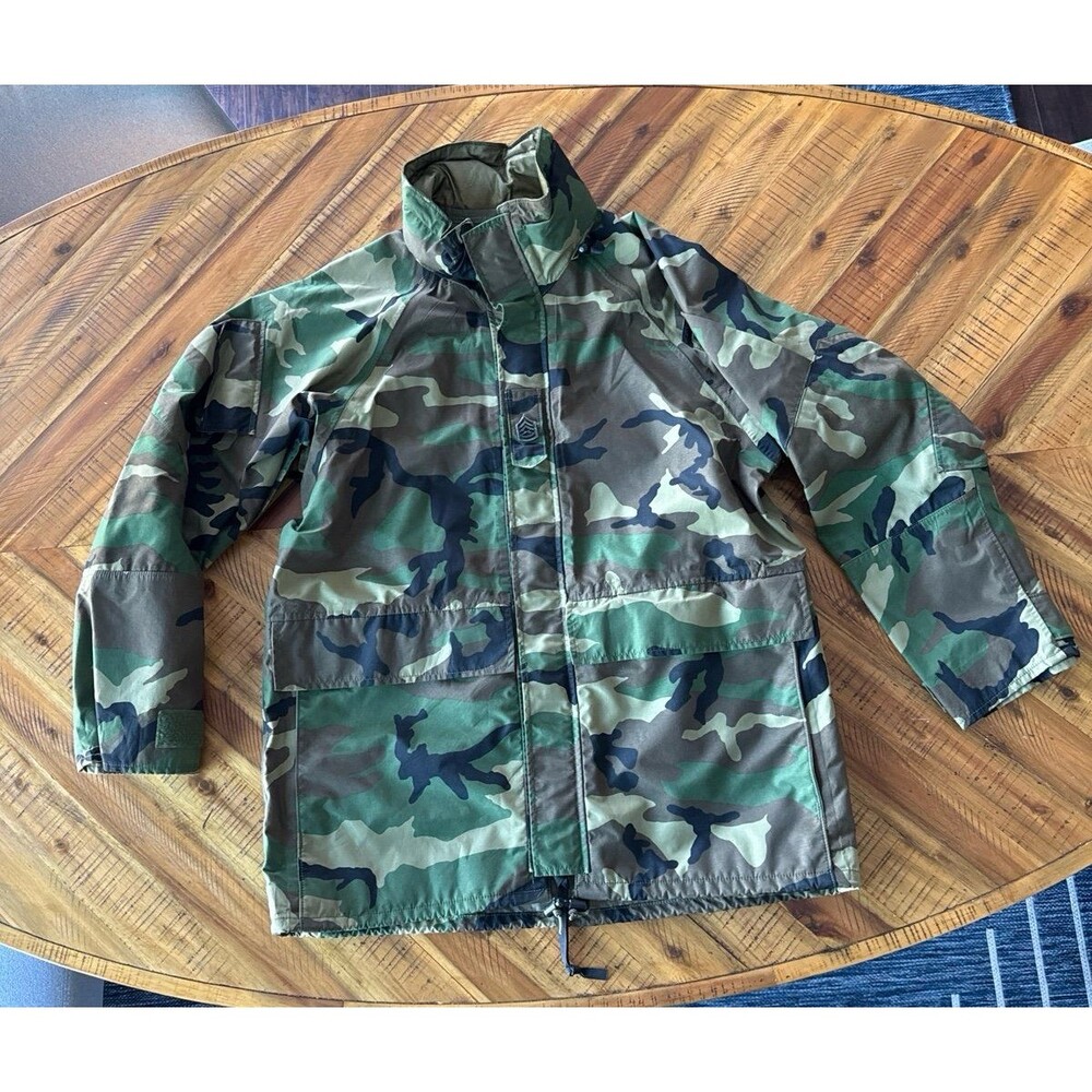 US Military ECWCS Gen I GORE-TEX Woodland Camo Parka Sergeant Insignia